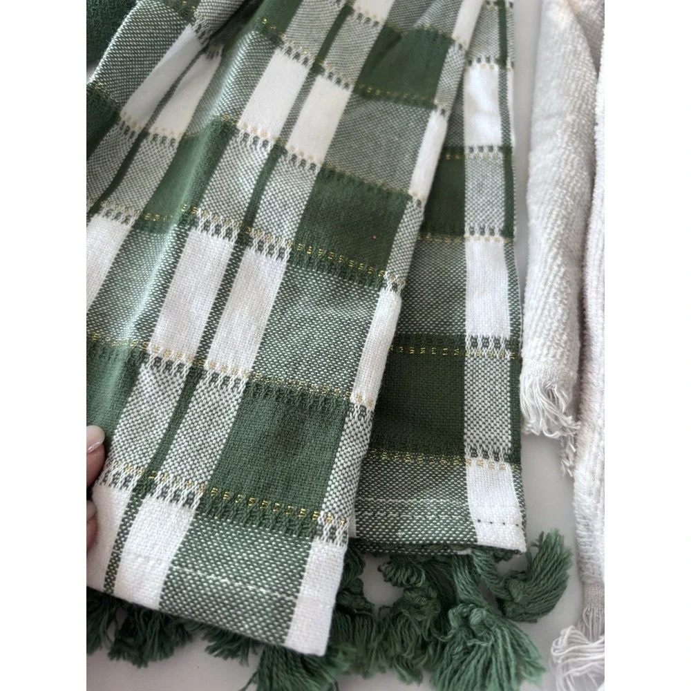Four Seasonal Kitchen Towels.‎ Brand New 3377.